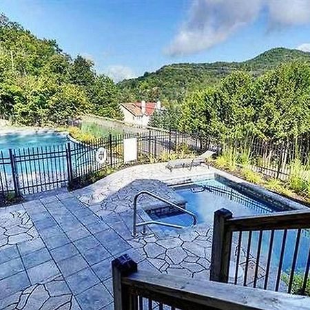 מונט טרמבלאנט Condo Entier, Fully Equiped Pool And Spa Only In Summer מראה חיצוני תמונה