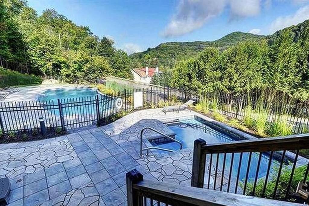 מונט טרמבלאנט Condo Entier, Fully Equiped Pool And Spa Only In Summer מראה חיצוני תמונה